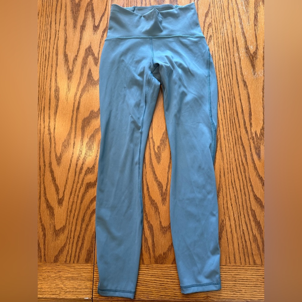 Lululemon Cropped Leggings with Mesh Detail - Barely Worn! Size 4